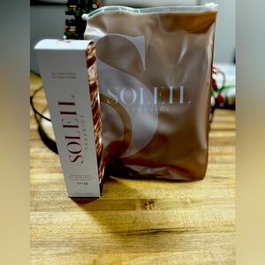 Soleil Organics Self Tanner and mit applicator